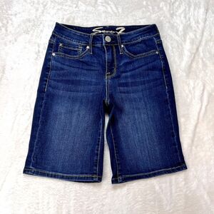 Seven 7 Women's Size 8 Relaxed Bermuda Jean Shorts. Blue Denim Inseam 10"